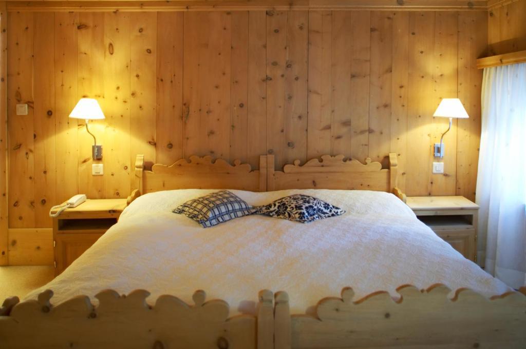 Hotel Engiadina Scuol Oda fotoğraf